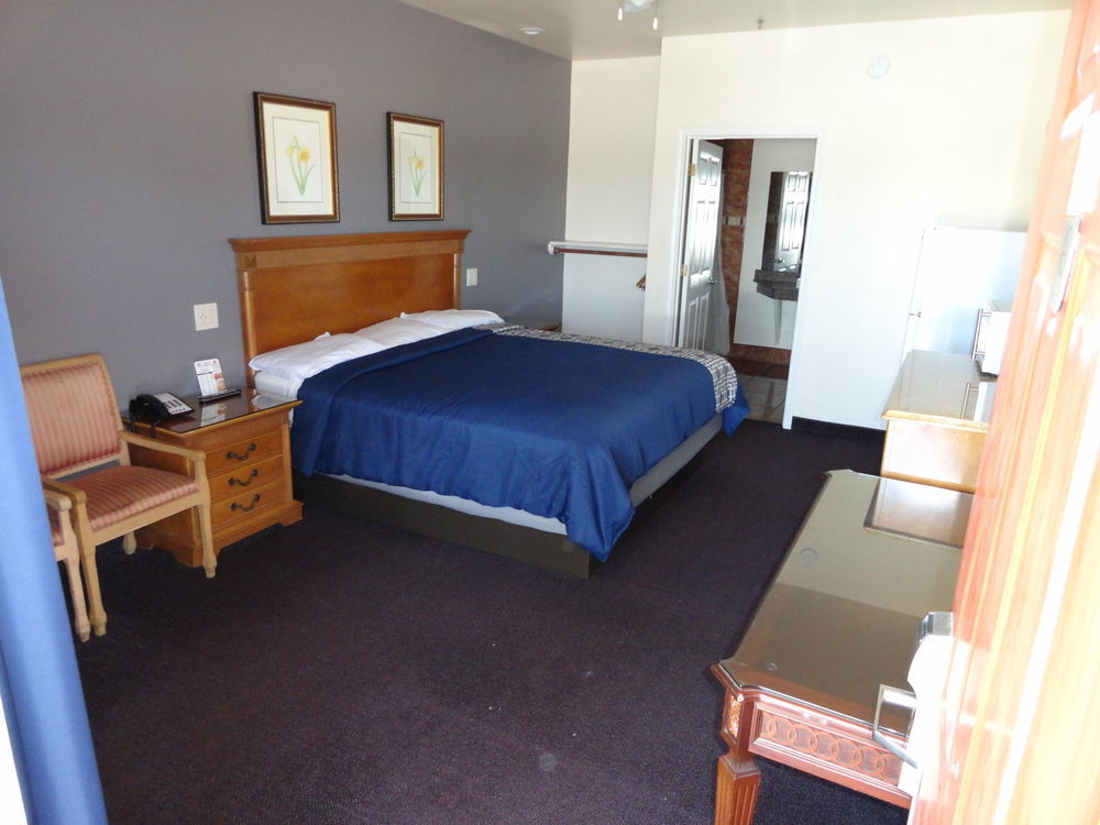 Americas Best Value Inn - Браунсвил Екстериор снимка