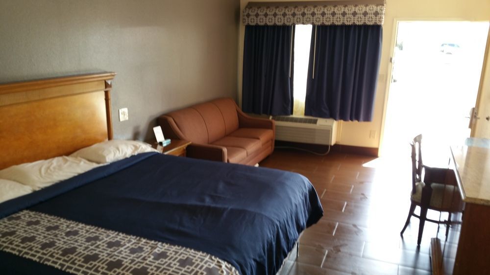 Americas Best Value Inn - Браунсвил Екстериор снимка