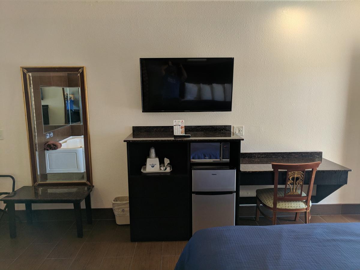 Americas Best Value Inn - Браунсвил Екстериор снимка