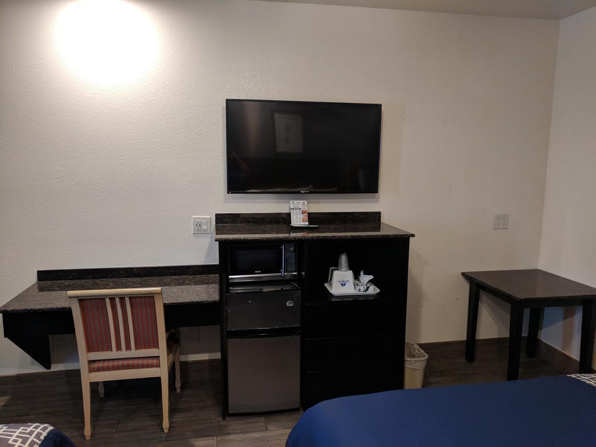 Americas Best Value Inn - Браунсвил Екстериор снимка