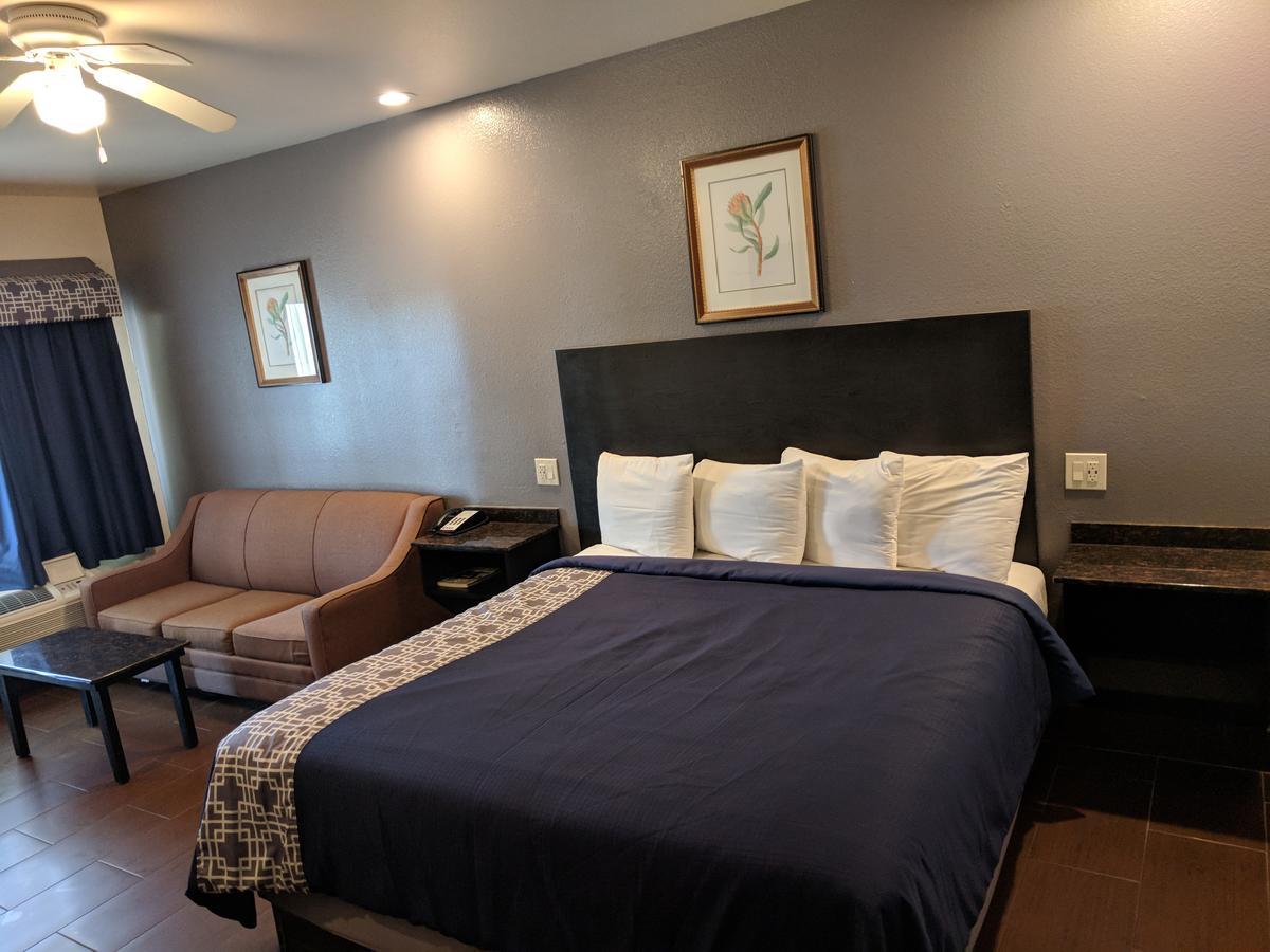 Americas Best Value Inn - Браунсвил Екстериор снимка