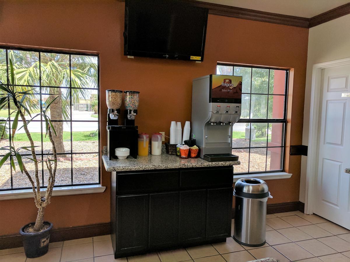 Americas Best Value Inn - Браунсвил Екстериор снимка