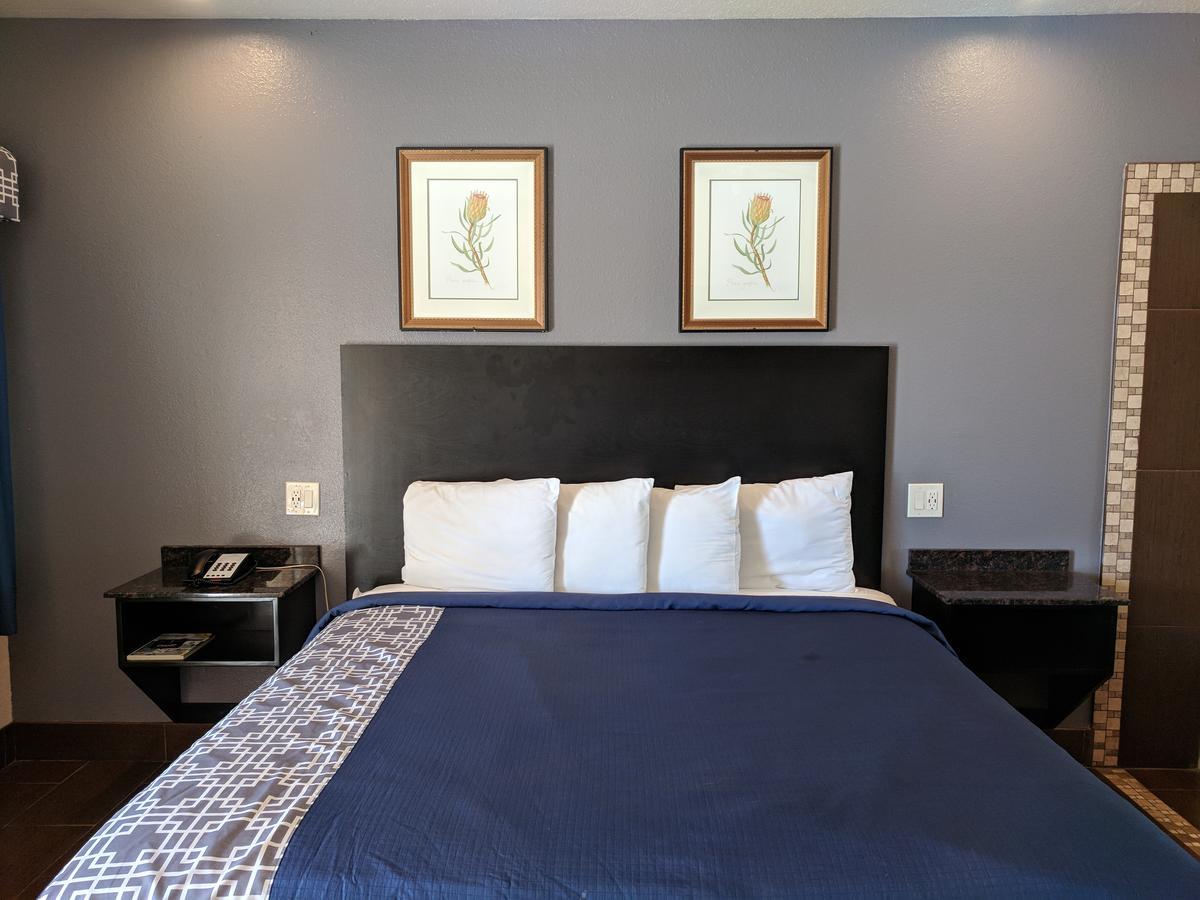 Americas Best Value Inn - Браунсвил Екстериор снимка