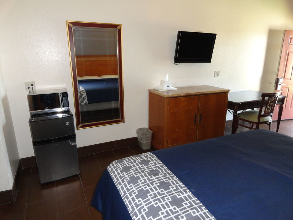 Americas Best Value Inn - Браунсвил Екстериор снимка
