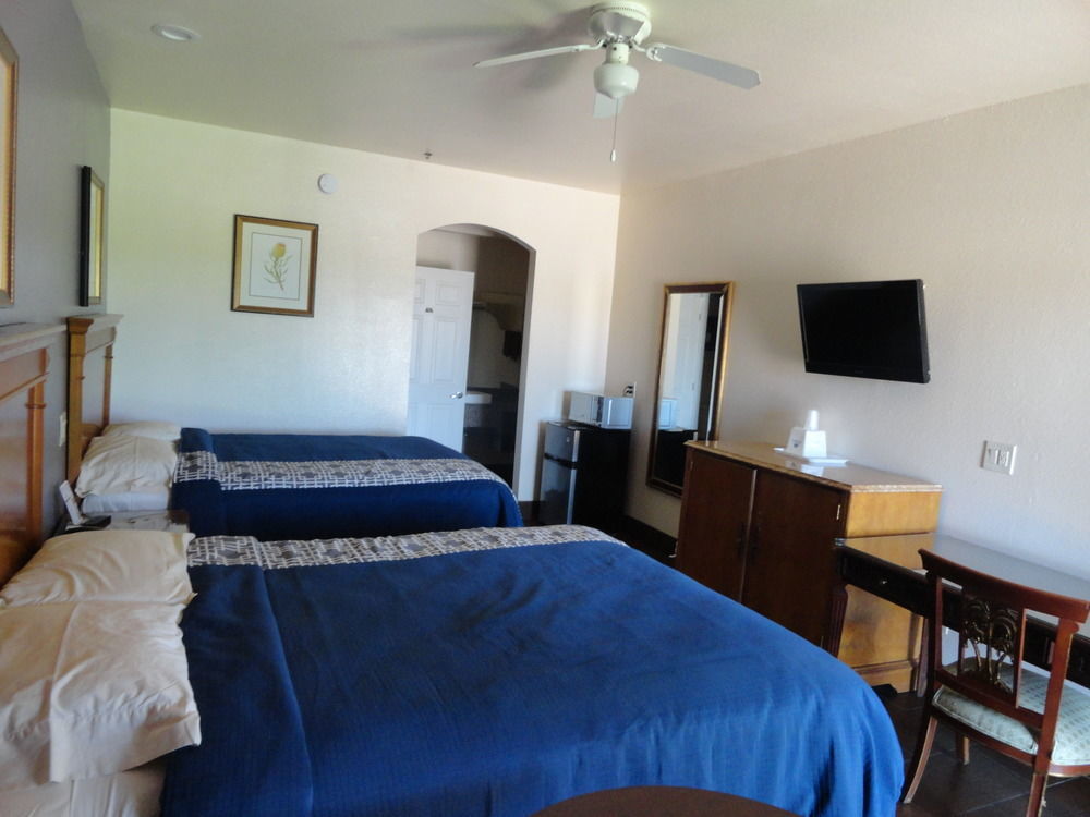 Americas Best Value Inn - Браунсвил Екстериор снимка